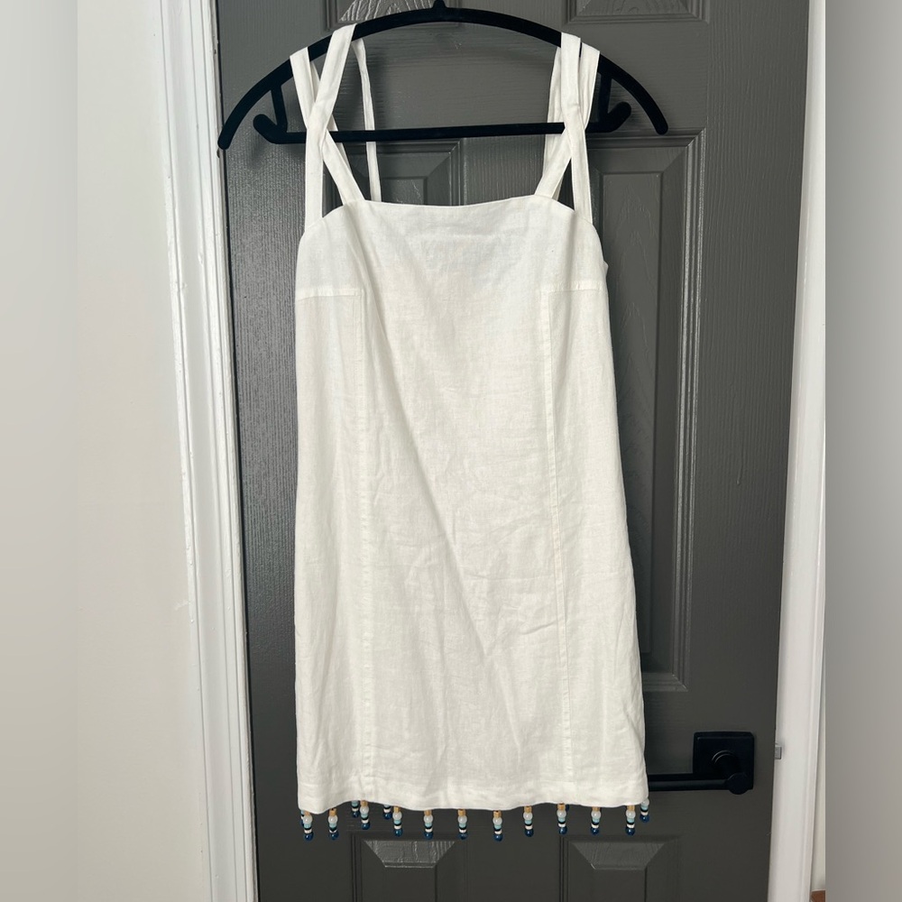 Elegant White Sleeveless Dress